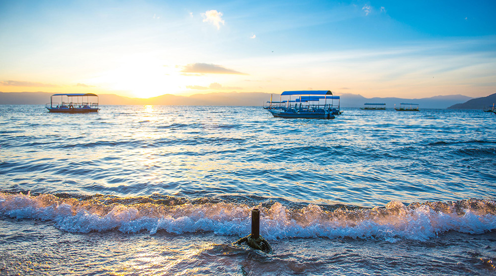 抚仙湖旅游住宿最佳地推荐,抚仙湖必去景点-1